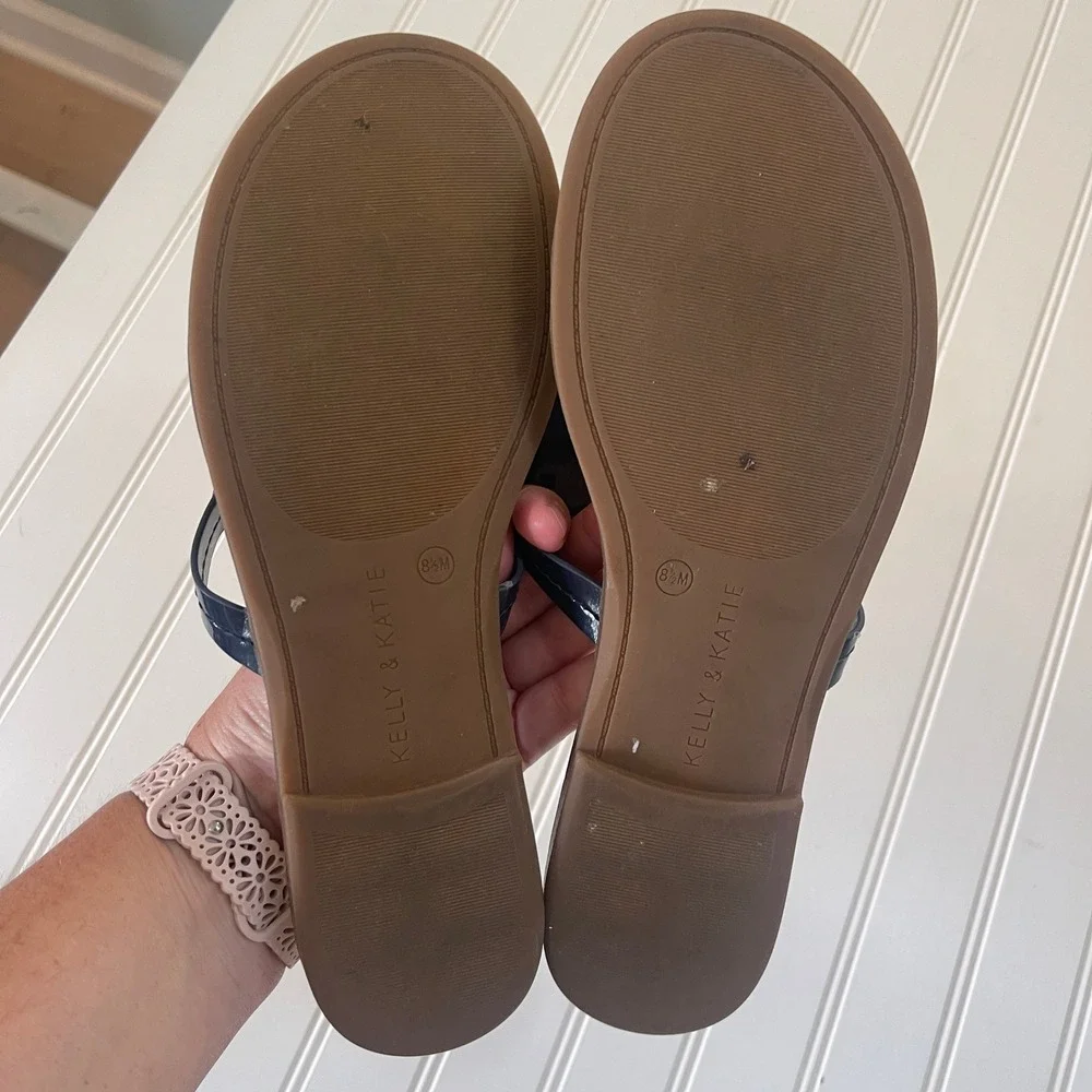 Kelly & Katie Dahlin Navy Blue Patent Gold Medallion Thong Sandals Womens 8.5M